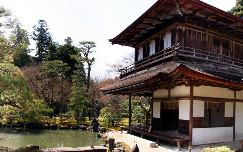 traditional japanese temple garden