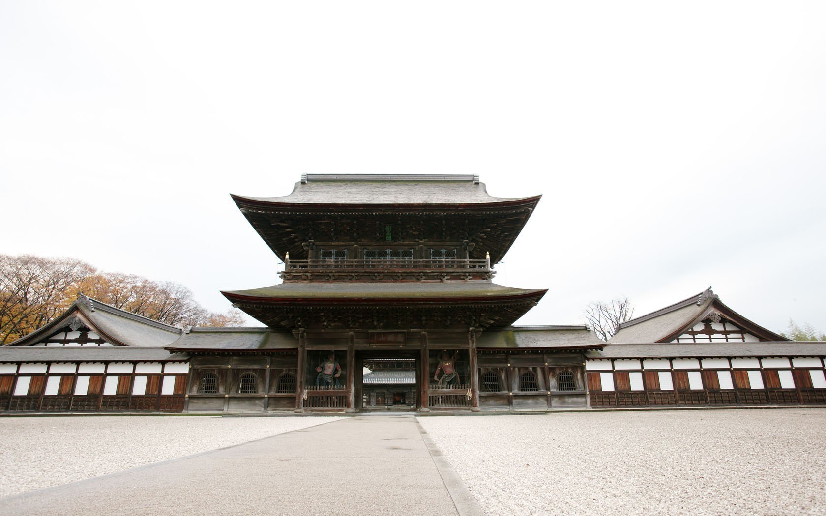 traditional japanese temple gate