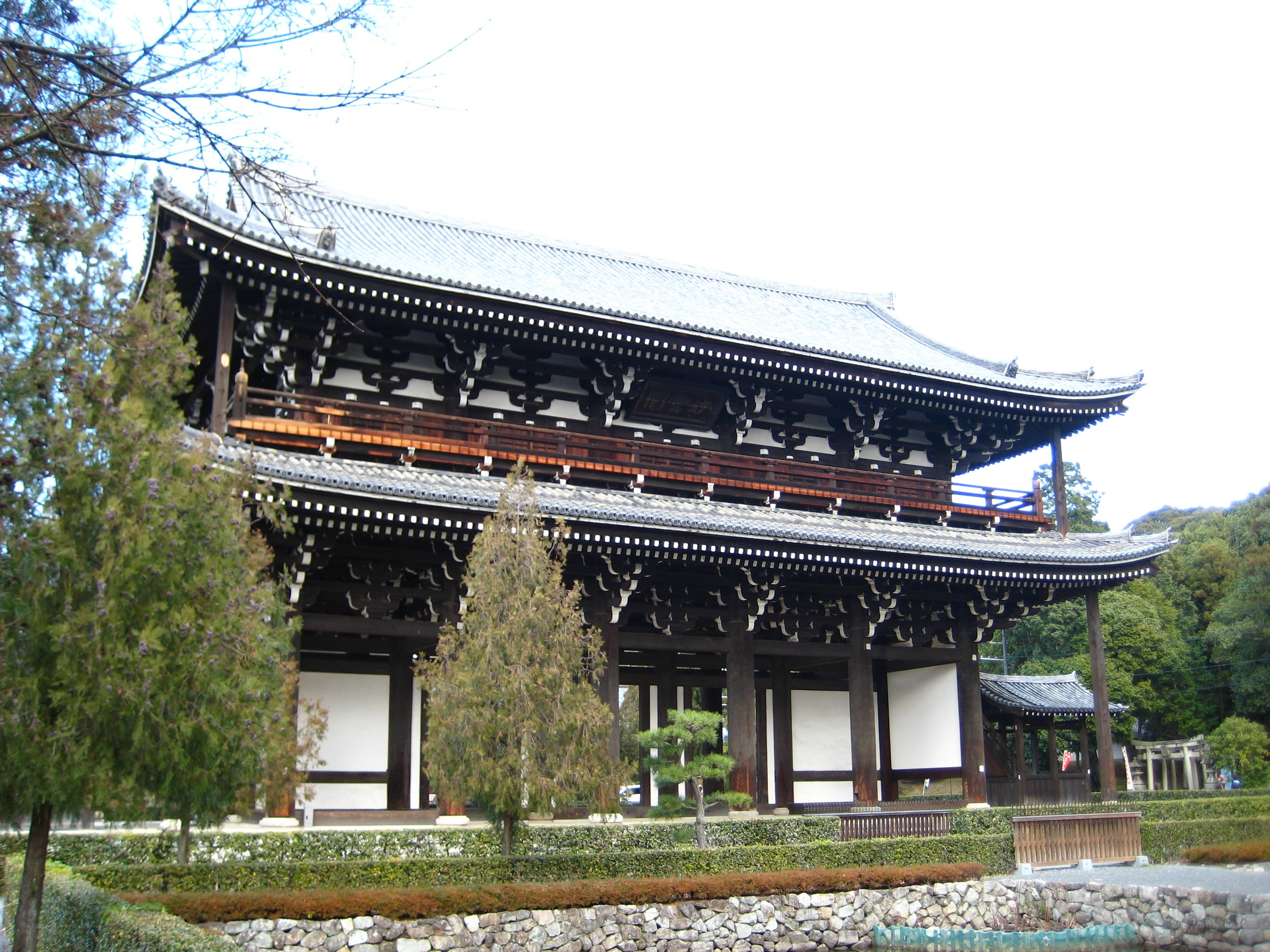 traditional japanese temple gate