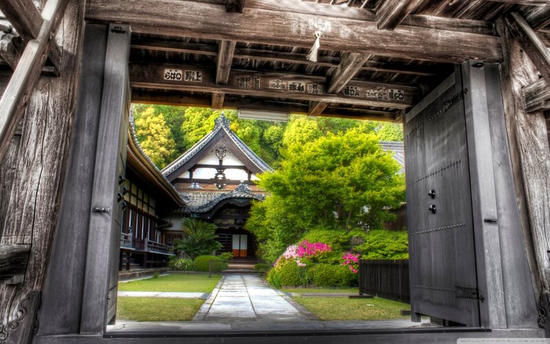 Traditional Japanese Temple — Green, Serene