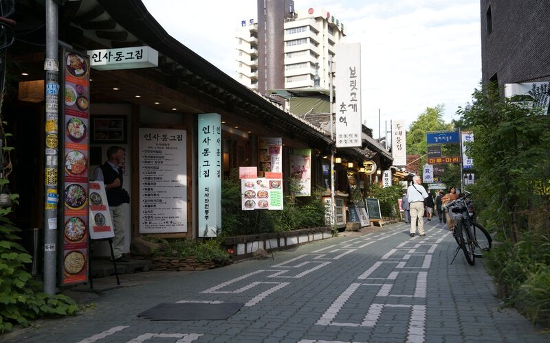 traditional korean alleyway