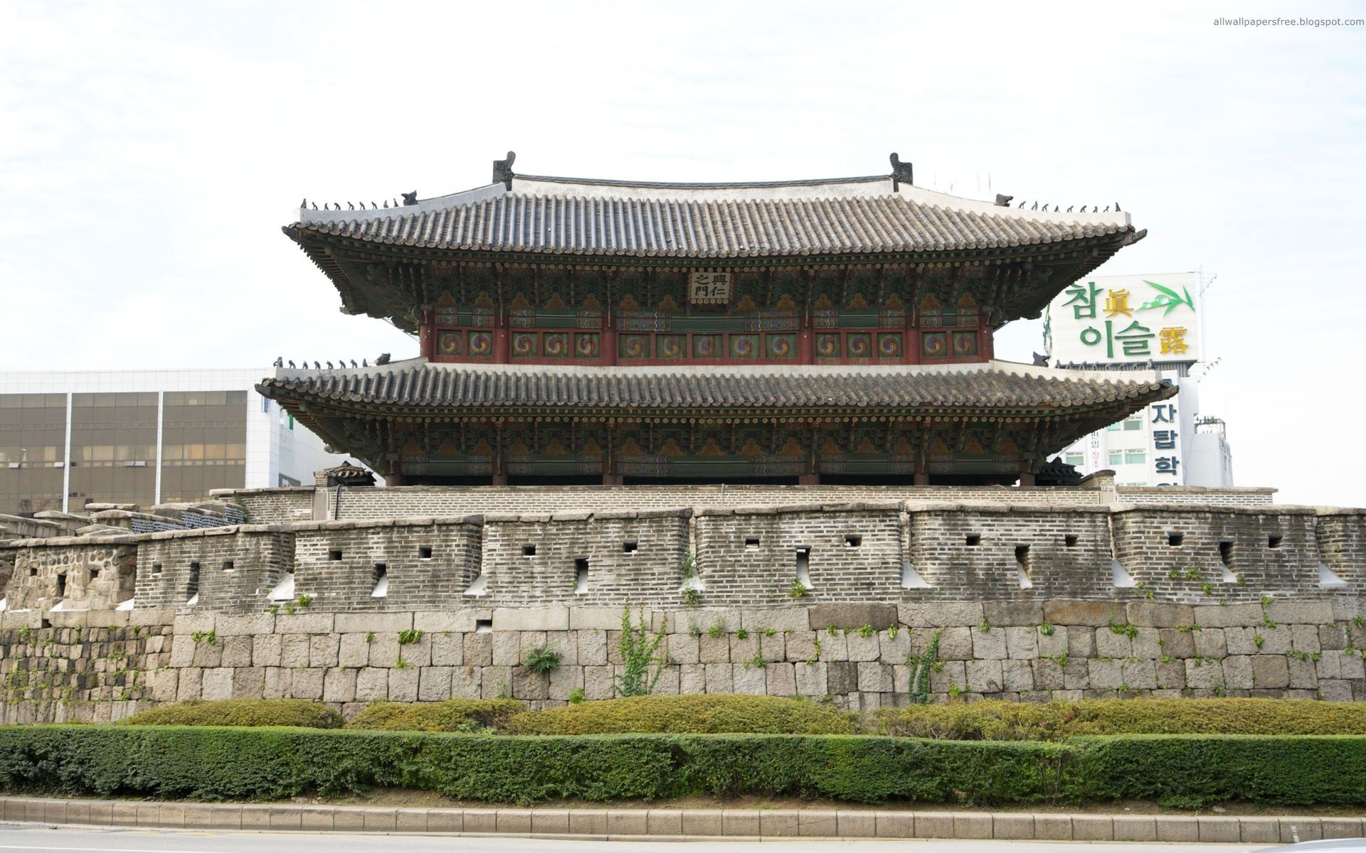 traditional korean gate structure
