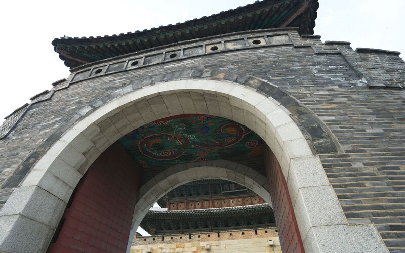 traditional korean gate