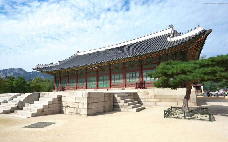 traditional korean palace building