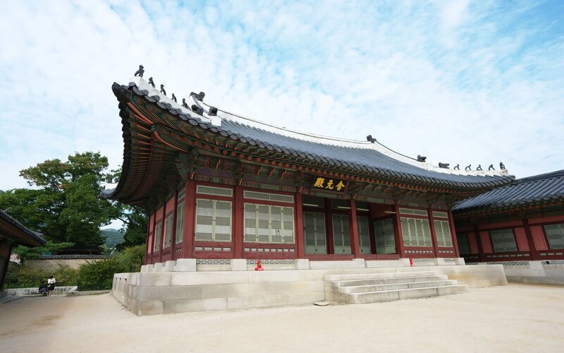 Traditional Korean palace building