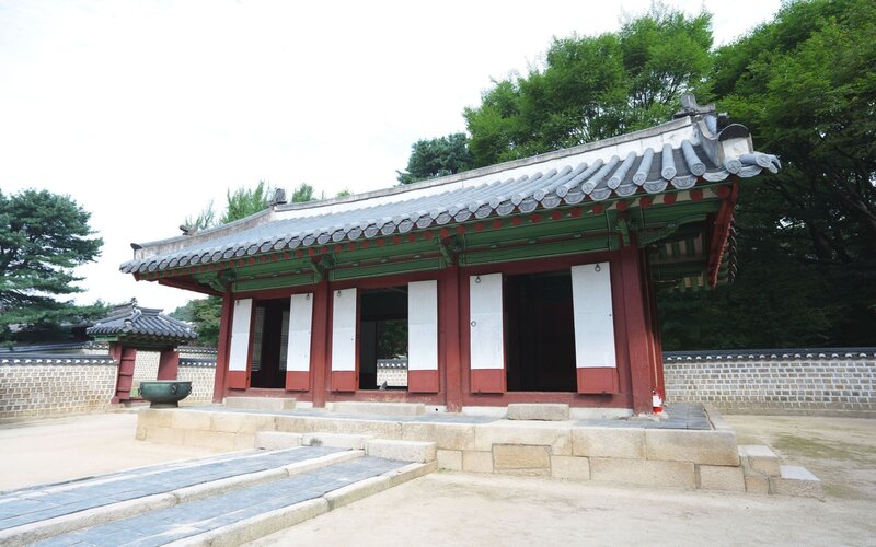 traditional korean pavilion