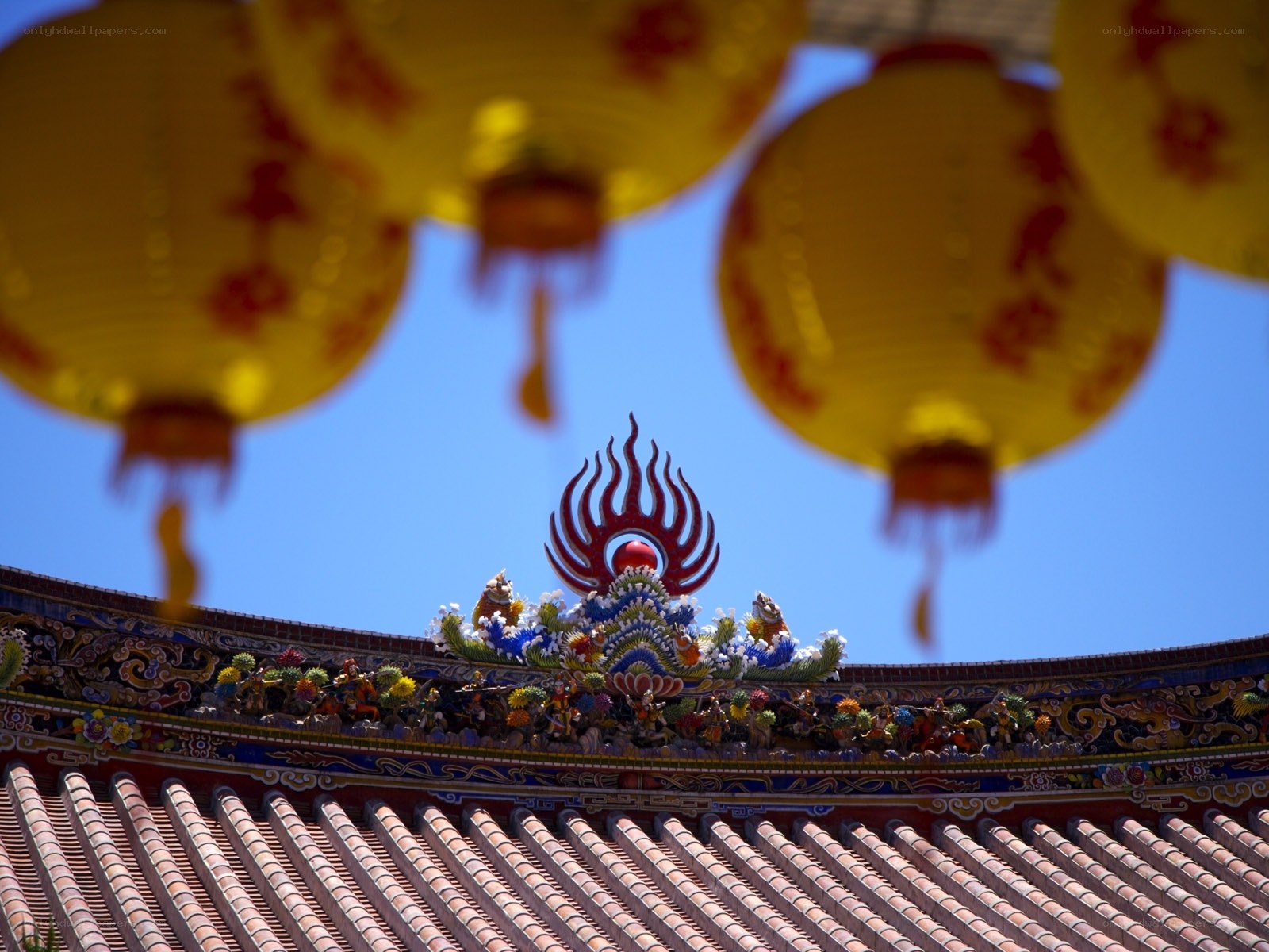 Traditional roof with lanterns