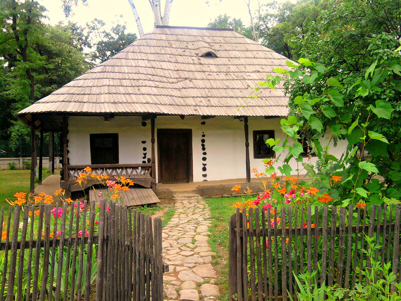 Traditional Wooden House — Green