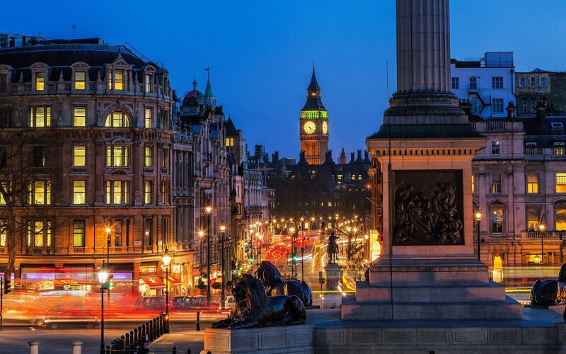 Trafalgar Square at Dusk — Blue