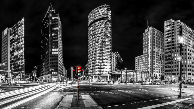 Traffic Light at Night