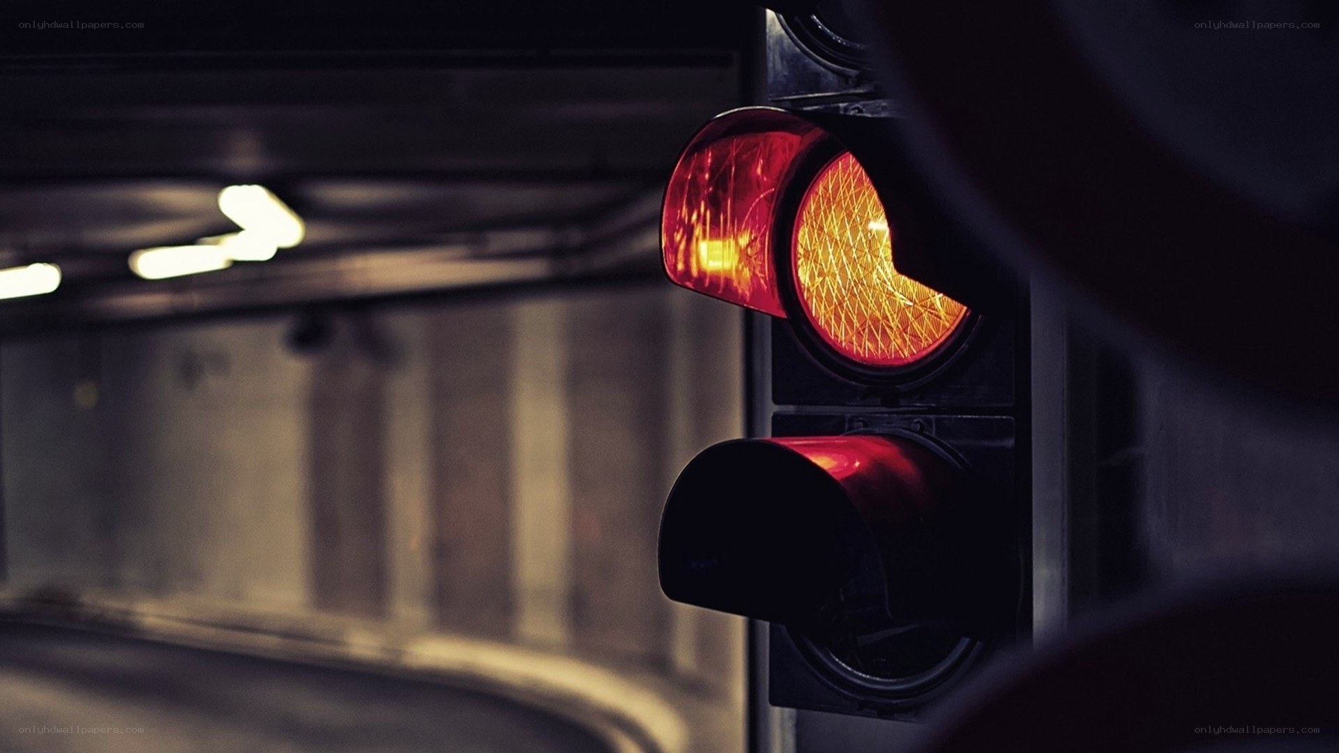 traffic light in tunnel