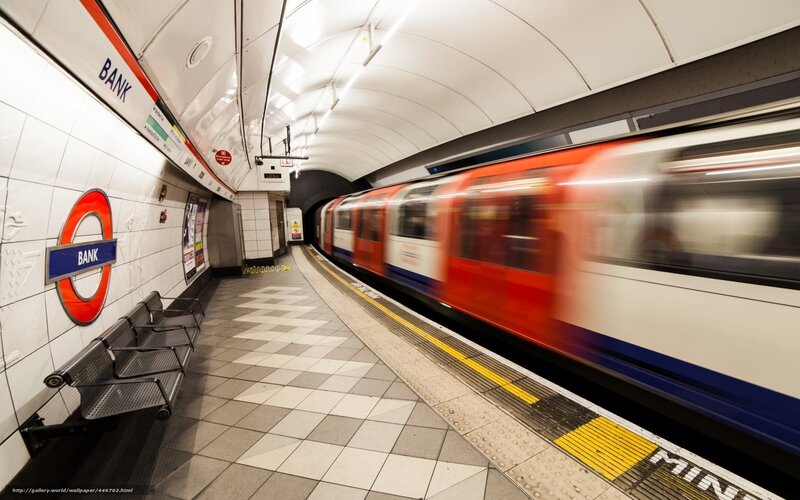 Train at Bank station