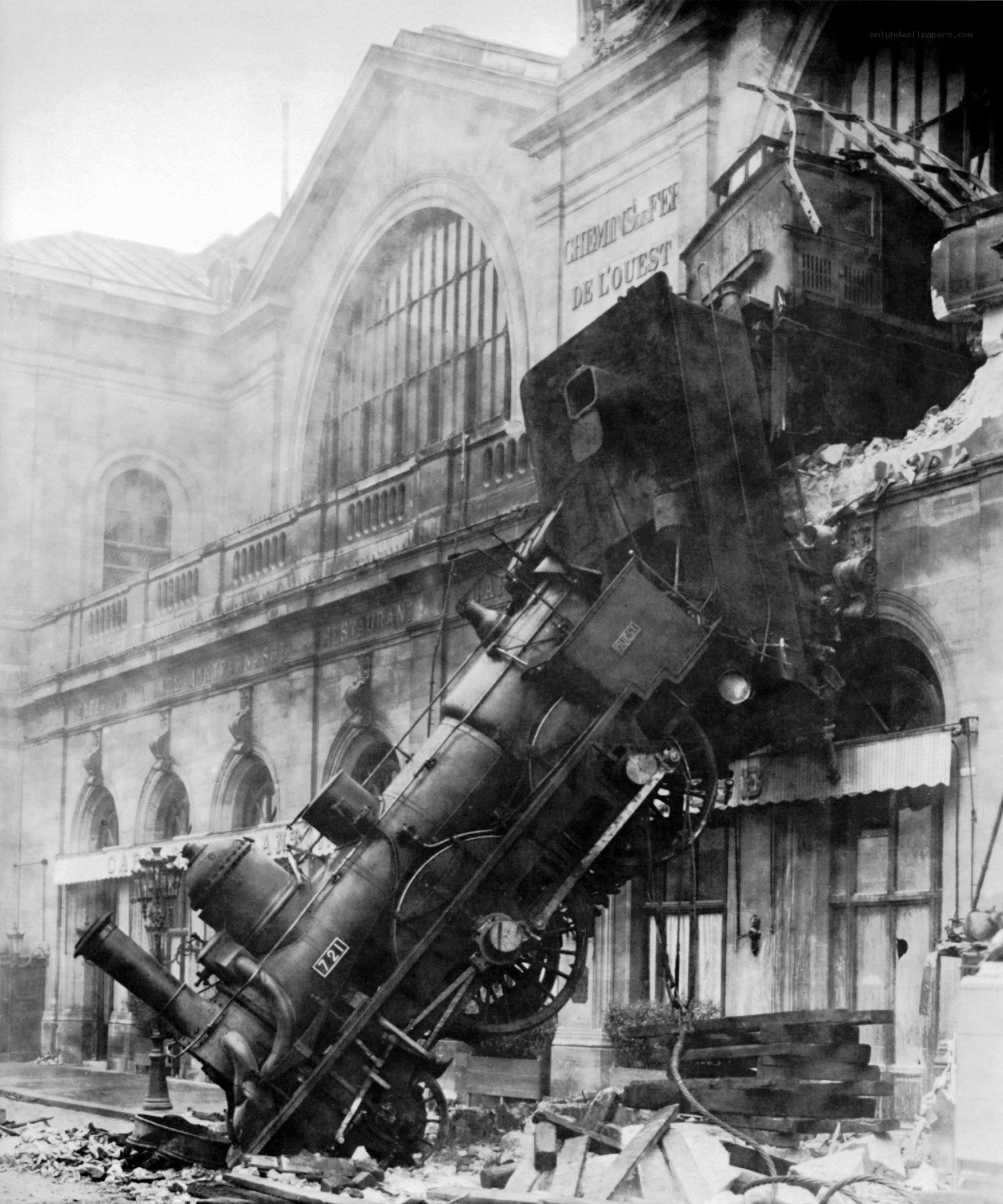 Train crash at Paris station