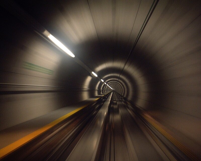 Train in Tunnel — Gray, Dynamic