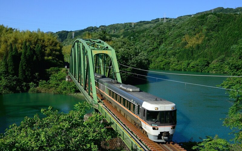 Train on Green Bridge