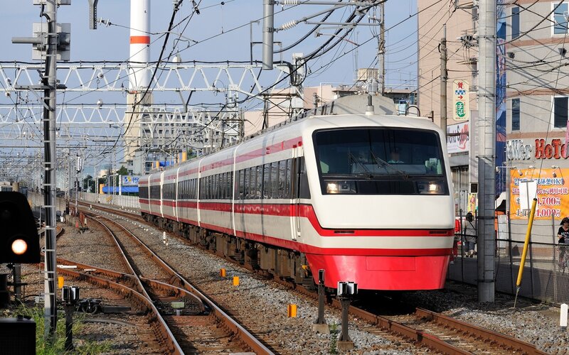 Train on urban tracks