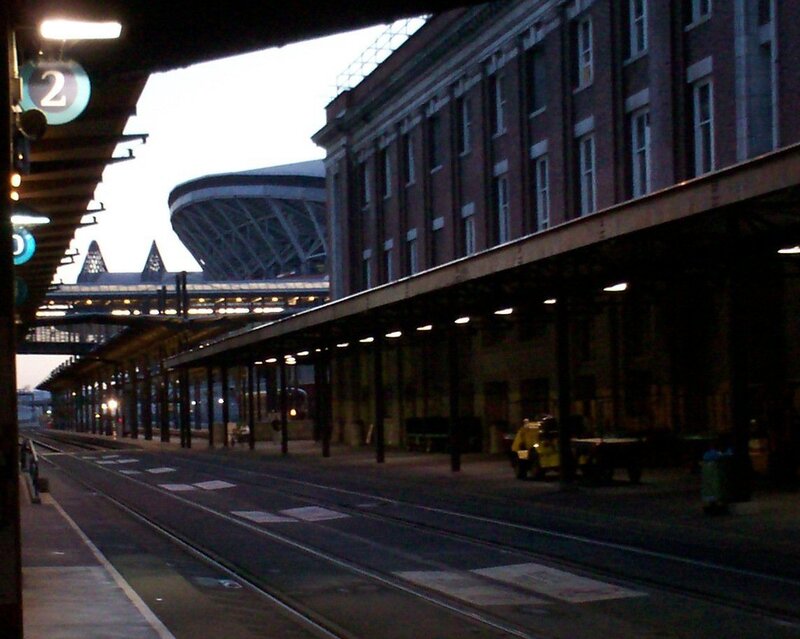 Train Station Platform — Black