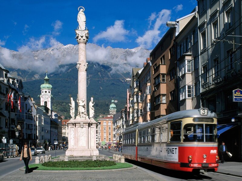 Trams in City Square
