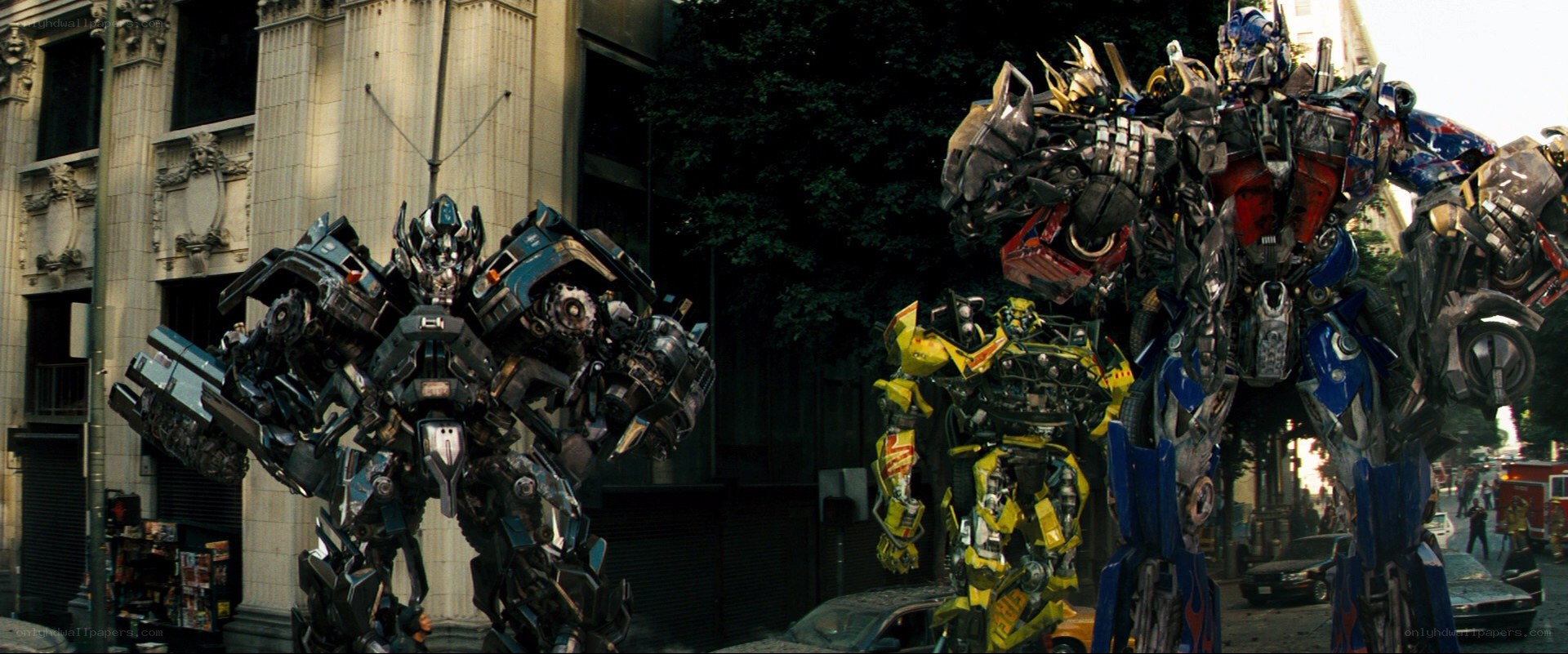 Transformers in city battle