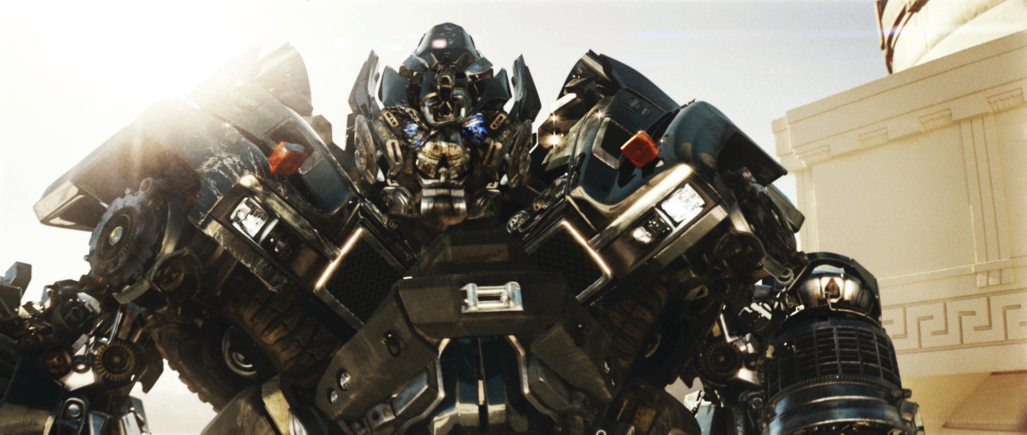 Transformers robot in battle