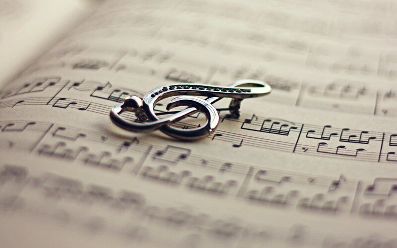 Treble Clef Brooch — Silver