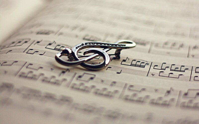 Treble Clef Brooch — White