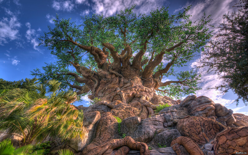 Tree of Life Sculpture — Green