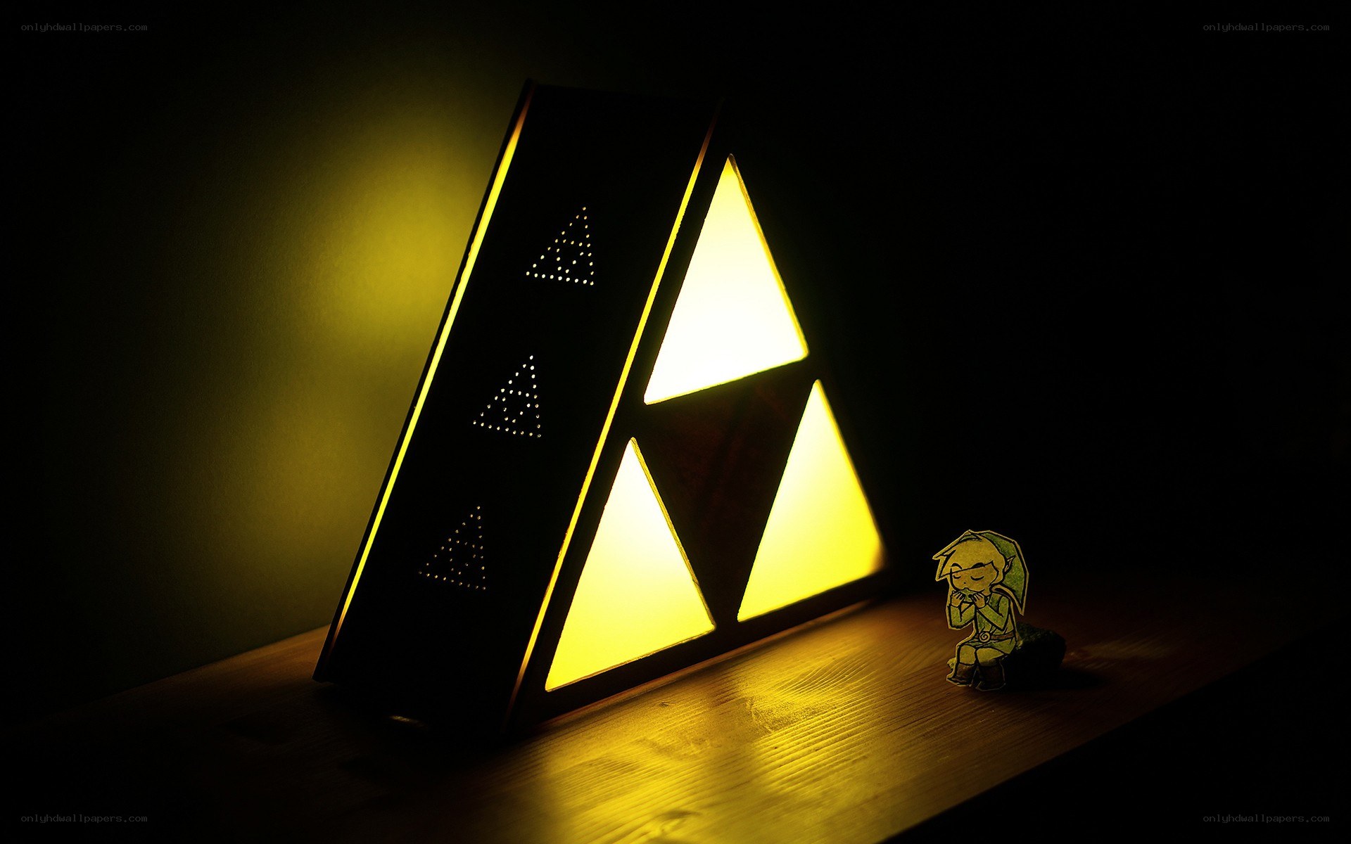 Triforce lamp with figurine