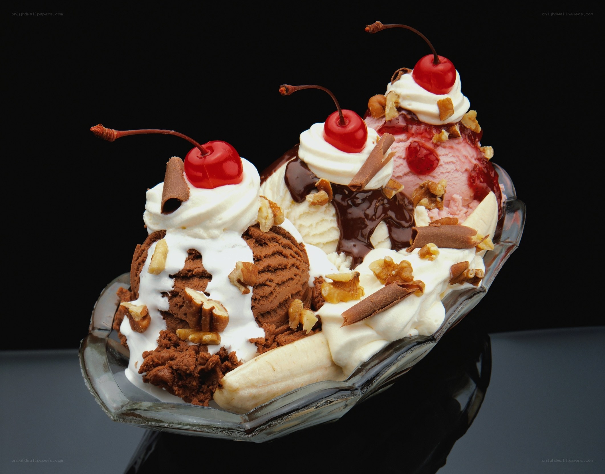 Triple scoop ice cream sundae
