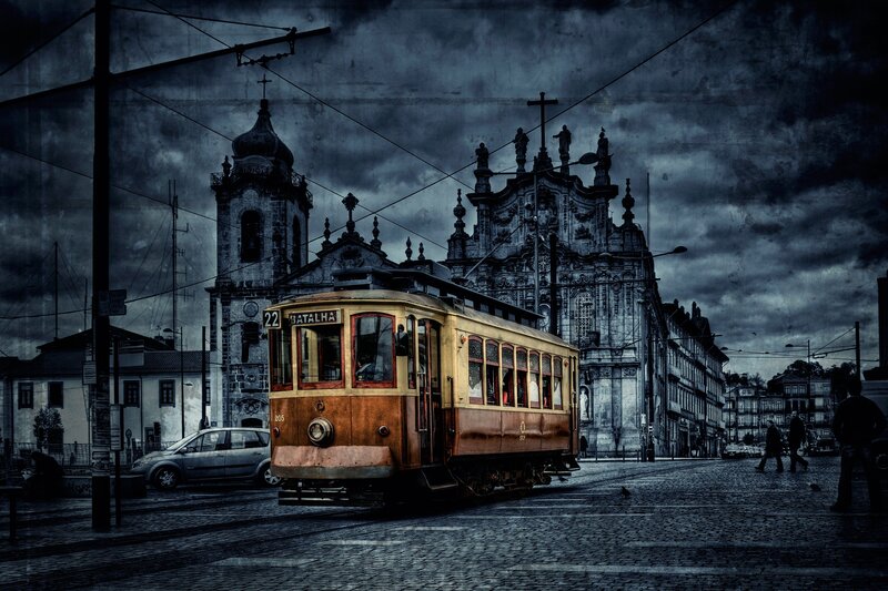 Trolley in Cobblestone Street