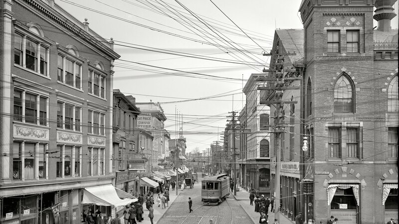 Trolley on City Street — Black