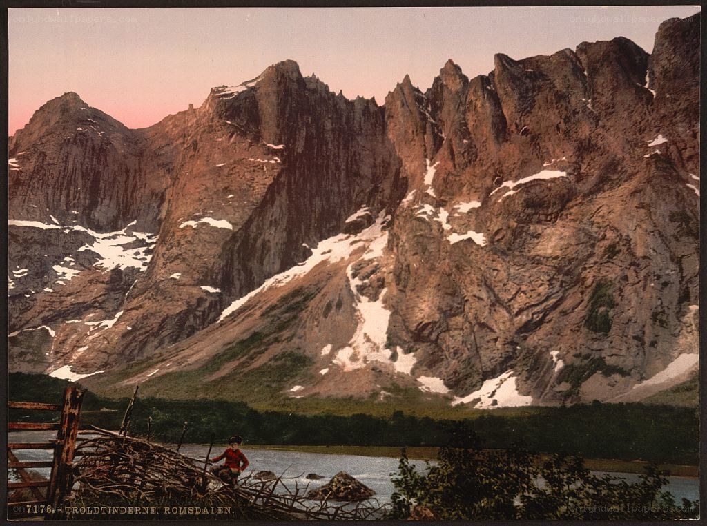 Trolltinderne mountains