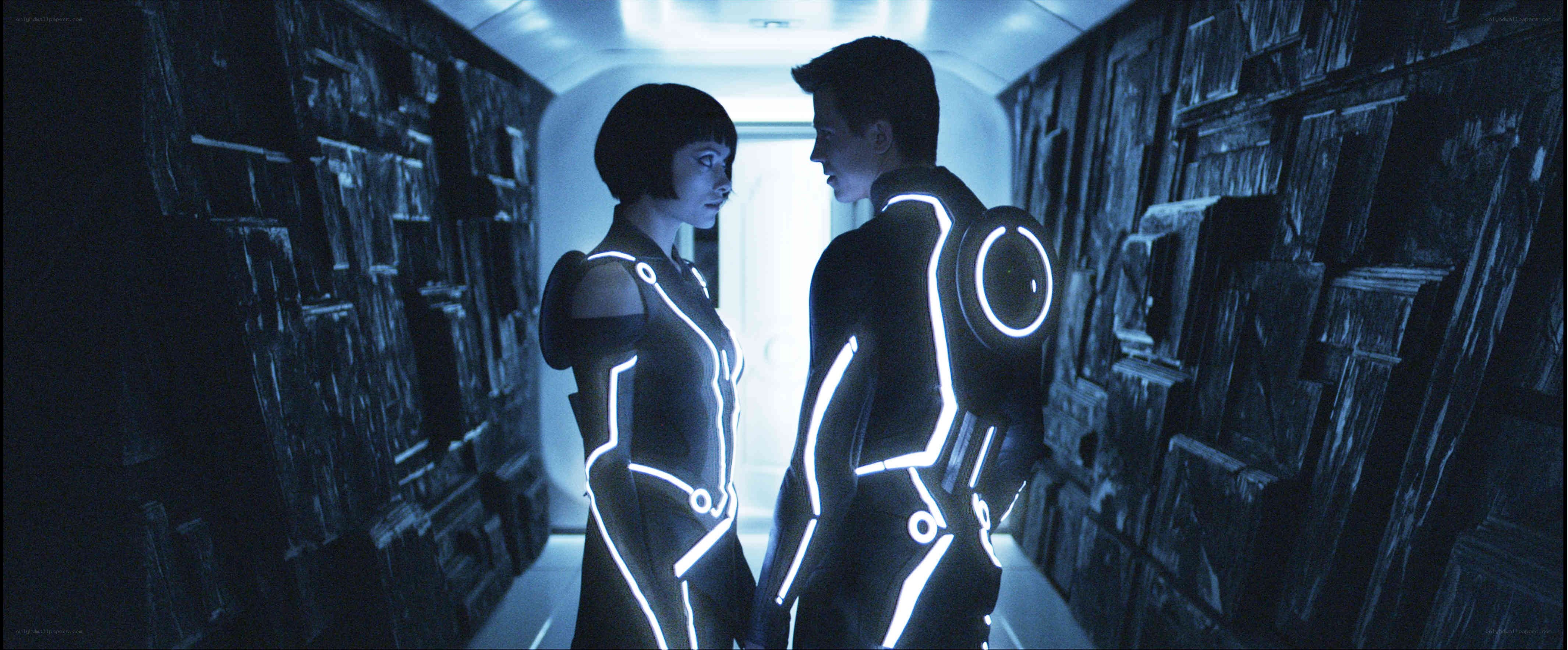 Tron: Legacy characters in corridor