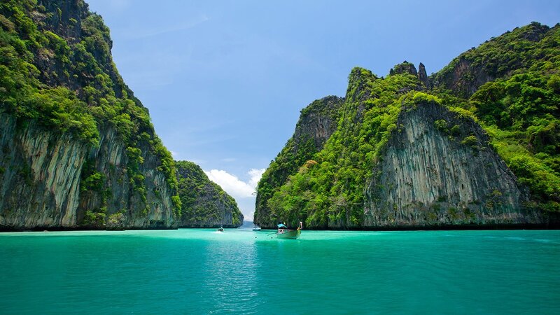Tropical Bay with Boats — Turquoise, Serene