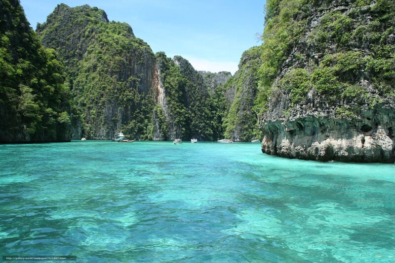 Tropical Bay with Boats — Turquoise