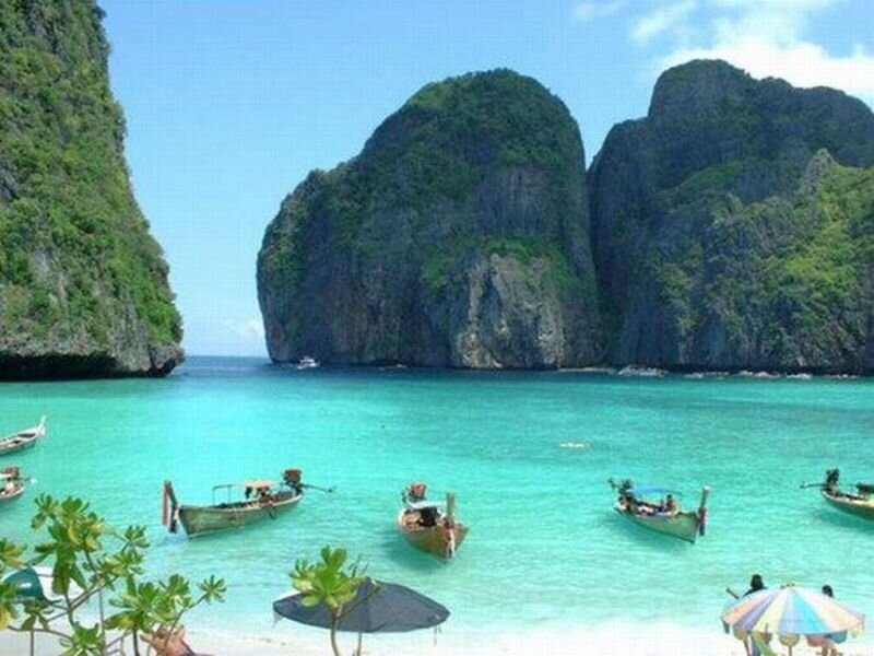 Tropical Beach Cove — Turquoise, Serene