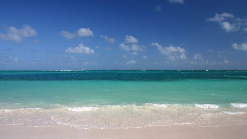 Tropical Beach with Turquoise Water — Ocean