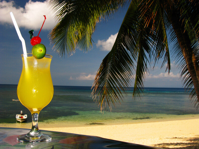 Tropical Cocktail on Beach — Yellow