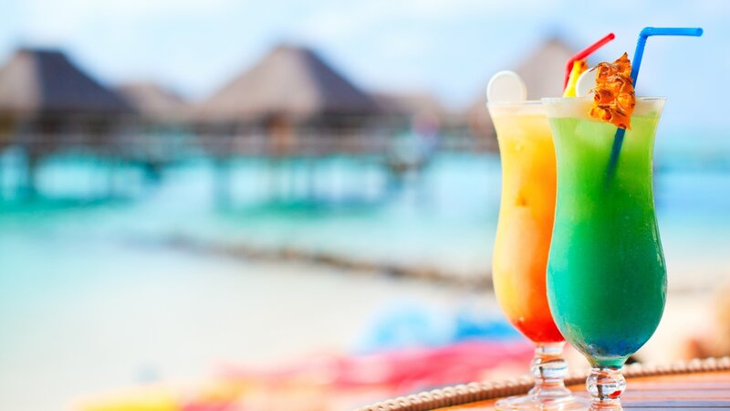 Tropical Cocktails on Beach — Green, Relaxed