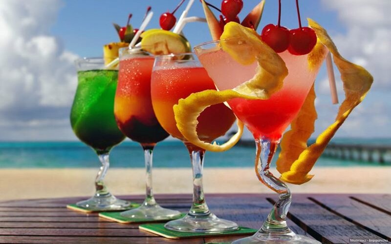 Tropical Cocktails on Beach — Red