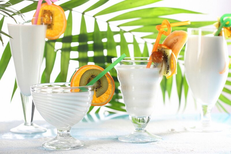 Tropical fruit drinks with kiwi