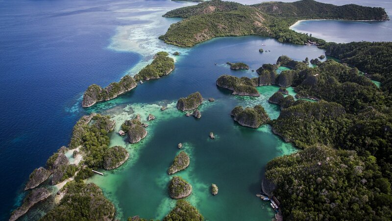 Tropical Islands and Lagoon — Green