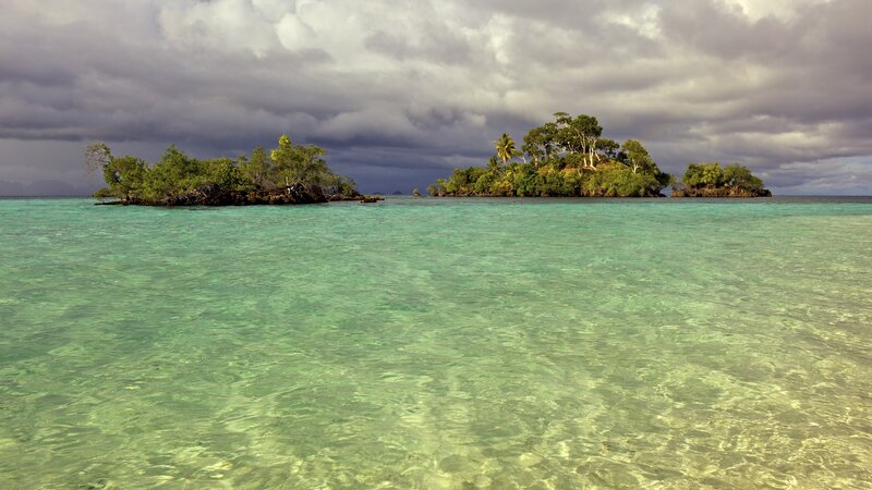 Tropical Islands in Turquoise Water — Green, Dramatic