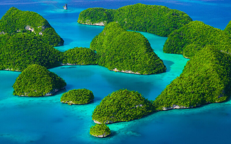Tropical Islands in Turquoise Water — Green