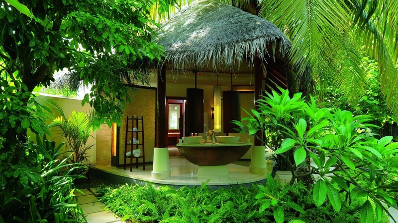 Tropical outdoor bathroom retreat