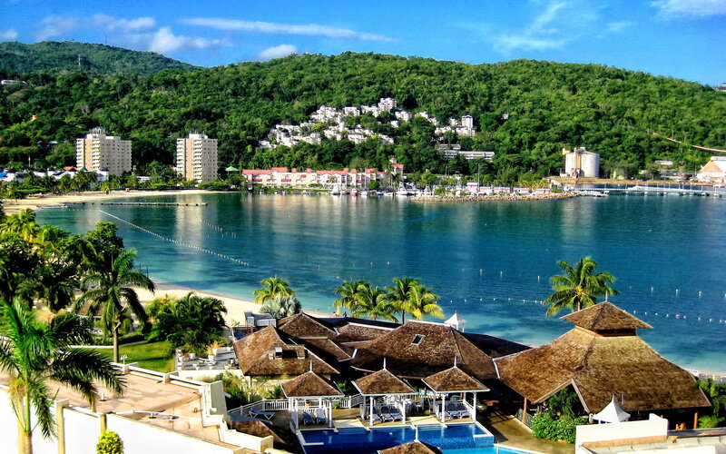 Tropical Resort Bay