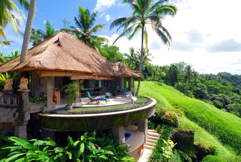 Tropical villa with infinity pool
