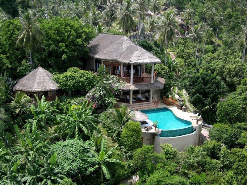 Tropical Villa with Pool — Green, Serene