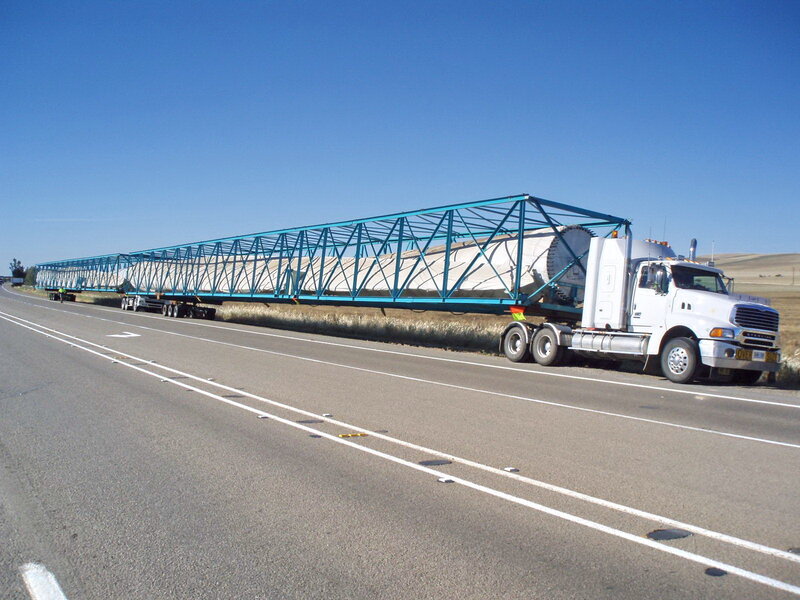 Truck carrying wind turbine blade