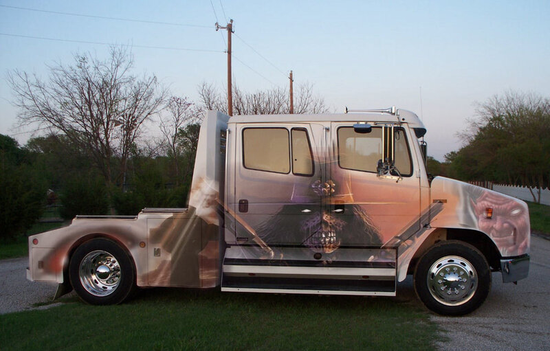 truck with skull artwork